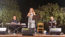 Δήμος Πηνειού: «Τραγούδια που άντεξαν στον χρόνο» στο προαύλιο χώρο του Ι.Ν. Αγίου Νικολάου [PHOTOS]