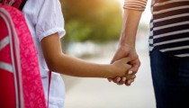 «Νταντάδες της Γειτονιάς»: Ανοιχτή η πλατφόρμα - Αναλυτικά η διαδικασία εγγραφής
