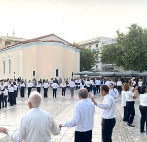 Ο Δήμος Ήλιδας γιόρτασε με μια μεγάλη μουσικοχορευτική εκδήλωση στην πλατεία Αγίου Αθανασίου, την Παγκόσμια Ημέρα Χορού [PHOTOS]