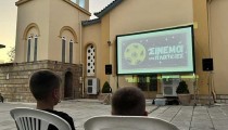 Σινεμά στις Πλατείες 2026 - Το Φεστιβάλ Ολυμπίας μεταμορφώνει και φέτος τις πλατείες των χωριών της Ηλείας σε θερινά σινεμά