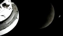 Οι αστροναύτες της NASA είδαν την αθέατη πλευρά του φεγγαριού – Επανασύνδεση του Orion με τη Γη μετά από 40 λεπτά σιγής