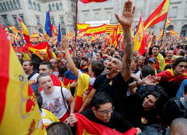 2017-09-30T171920Z 520605036 RC1309016CD0 RTRMADP 3 SPAIN-POLITICS-CATALONIA-768x555