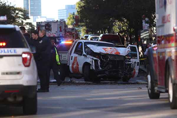 Μανχάταν: Φορτηγό παρέσυρε ποδηλάτες, ο οδηγός άνοιξε πυρ - Τουλάχιστον οκτώ νεκροί