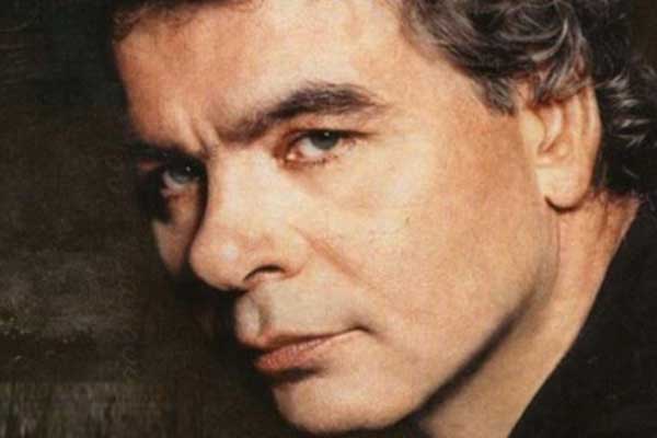 Στην εντατική ο τραγουδιστής Γιάννης Πουλόπουλος