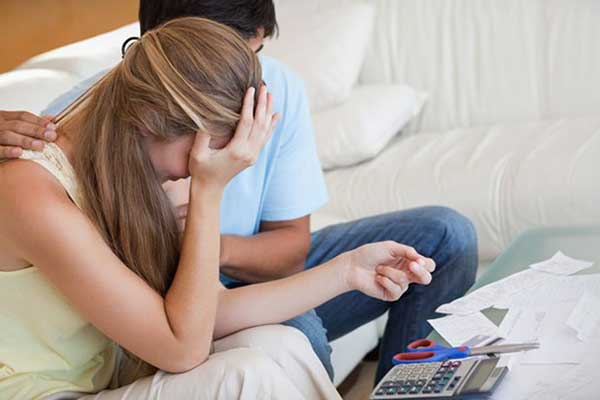 Νέος «κόφτης» χρεών - Ποια υπερχρεωμένα νοικοκυριά δικαιούνται «δεύτερη ευκαιρία»