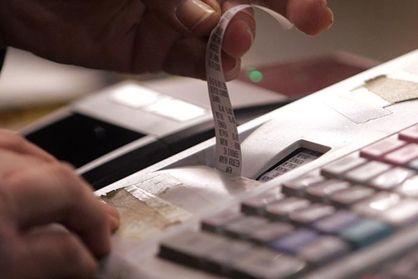 «Πρεμιέρα» από σήμερα για ΦΠΑ 24% παντού και 17% στα ακριτικά νησιά