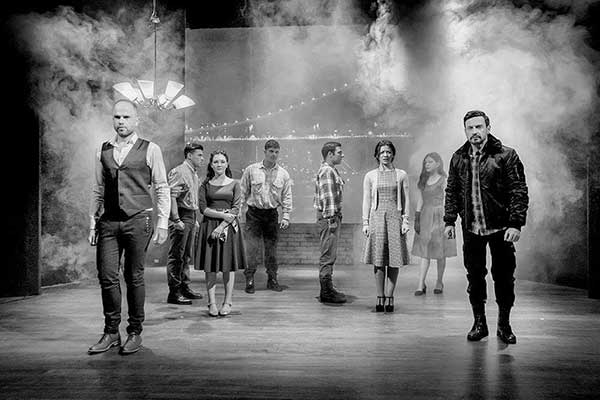 Ομάδα Θεάτρου Προσκήνιο: Απόψε η πρεμιέρα με το "Ψηλά από τη Γέφυρα" στο Θέατρο Απόλλων