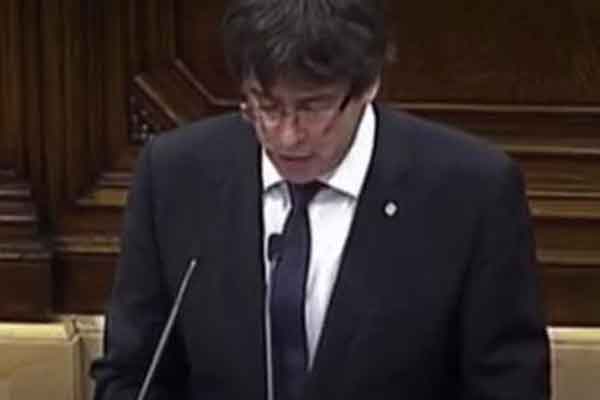 Ο ηγέτης Καταλονίας «πάγωσε» την ανεξαρτητοποίηση -Ζητά διάλογο με τη Μαδρίτη