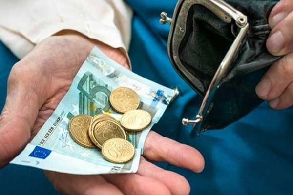 ΕΚΑΣ: Η μεγάλη σφαγή – Τέλος το επίδομα σε 50.000 και ποσό μόλις 35 ευρώ για τους υπόλοιπους