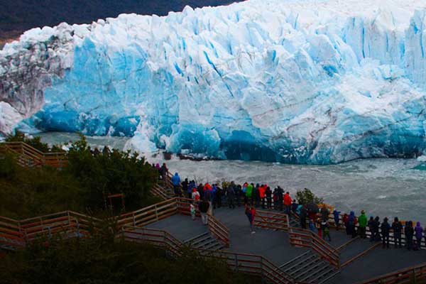 Αργεντινή: Καταρρέει ο τεράστιος παγετώνας Perito Moreno