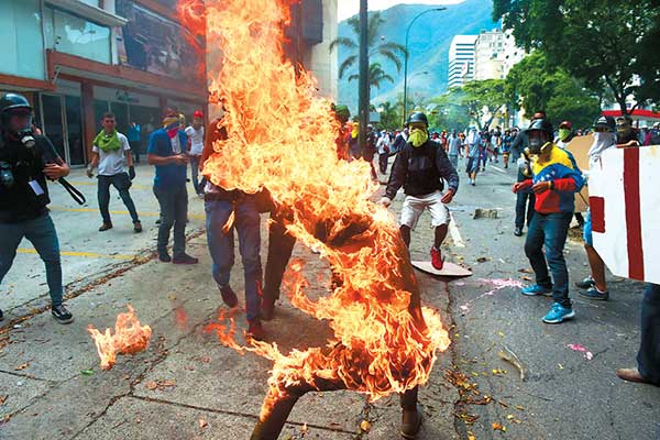 Δεν έχει τέλος η βία στη Βενεζουέλα - 39 νεκροί