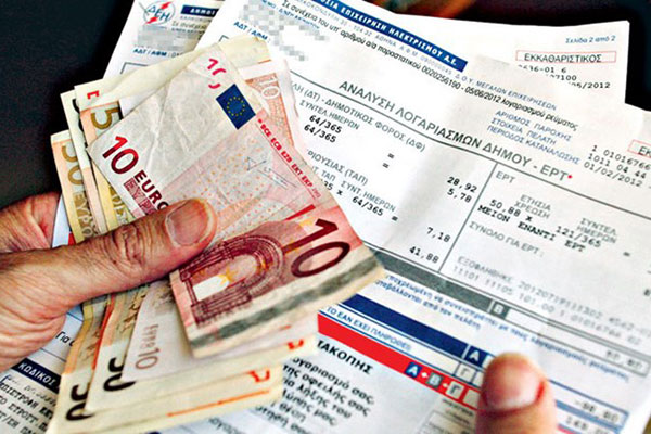 Ποιοι θα «δουν» μειωμένα κατά 15% τα τιμολόγια της ΔΕΗ- Τι γίνεται με όσους έχουν χρέη
