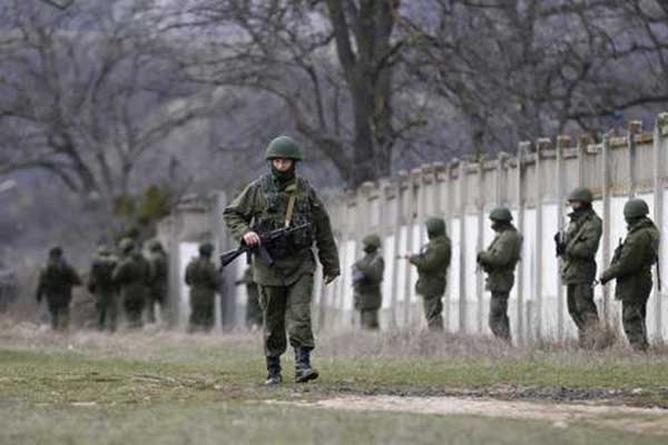 Τύμπανα πολέμου στην Κριμαία: «Να είστε έτοιμοι για μάχη» διέταξε τους Ουκρανούς στρατιώτες ο Ποροσένκο