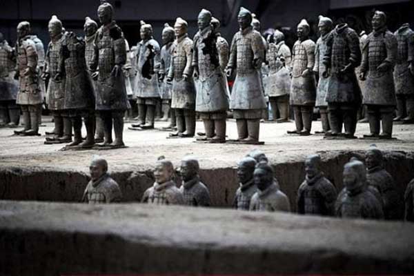 Συγκλονιστική αρχαιολογική ανακάλυψη! Τον Πήλινο Στρατό του Πρώτου Αυτοκράτορα της Κίνας τον έφτιαξαν αρχαίοι Έλληνες!
