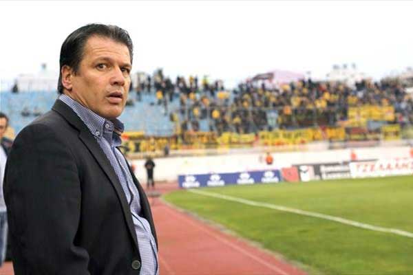 Ο Α.Ο. Αστέρας Αμαλιάδας, βρίσκεται στην ευχάριστη θέση να ανακοινώσει την πρόσληψη του Σούλη Παπαδόπουλου στην τεχνική ηγεσία της ομάδας μας.  Ο Σούλης Παπαδόπουλος, συγκαταλέγεται ανάμεσα στους κορυφαίους Έλληνες τεχνικούς, με εμπειρίες από τη Σούπερ Λιγκ, αλλά και τη Φούτμπολ Λιγκ. Τη συμφωνία έκλεισε ο κ. Θανάσης Παπαγεωργίου, ο οποίος ανέπτυξε το πλάνο και τους στόχους της ομάδας στον Σούλη Παπαδόπουλο, πράγμα το οποίο έπεισε τον Έλληνα τεχνικό να δεχθεί να αναλάβει. Ο νέος τεχνικός, θα βρεθεί αύριο στην πόλη μας συνοδευόμενος από τον Βαγγέλη Αγγελή, προκειμένου να αναλάβει τα νέα καθήκοντά του στην ομάδα μας. Ο Σούλης Παπαδόπουλος, ξεκίνησε την προπονητική του σταδιοδρομία στην Προοδευτική, σε πολύ νεαρή ηλικία, ξεχωρίζοντας άμεσα όμως για την ιδιαίτερη έφεση και το ταλέντο του στο δύσκολο αυτό επάγγελμα. Εργάστηκε ως προπονητής της Προοδευτικής στην Α΄ Εθνική. Παρά τον υποβιβασμό με τη λήξη της περιόδου 1999-00, παρέμεινε και έπειτα από δύο σεζόν στη Β' Εθνική (2000-01 και 2001-02), επανέφερε την Προοδευτική στη μεγάλη κατηγορία. Η επόμενη σεζόν έφερε την καταξίωσή του και την καθιέρωση. Στην Α' Εθνική παρέμεινε για τις δύο επόμενες συνεχόμενες σεζόν (2002-03 και 2003-04).  Ο Σούλης Παπαδόπουλος, μέχρι σήμερα, έχει εργαστεί στην Κύπρο, αλλά και σε ομάδες της χώρας μας, όπως ο Πανηλειακός, ο Βύζας Μεγάρων, ο Ολυμπιακός Βόλου, ο Πιερικός, το Αιγάλεω, η Ρόδος, η Βέροια, ο Ηρακλής, η Δόξα Δράμας, τα Χανιά, η Λαμία και η Λάρισα και ο Εργοτέλης. Καλωσορίζουμε τον κ. Παπαδόπουλο στην οικογένεια του Αστέρα Αμαλιάδας, του ευχόμαστε καλή επιτυχία στο έργο του και ελπίζουμε ο ερχομός του, να συνδυαστεί με τις επιτυχίες που προσδοκά ο κόσμος της ομάδας μας.