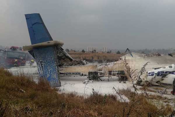 Αεροπορική τραγωδία με 50 νεκρούς στο Κατμαντού - 17 οι επιζώντες