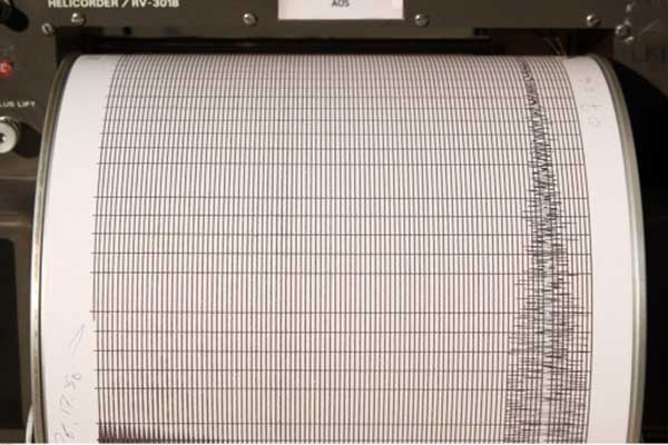 Σεισμός - τέρας 7,6 Ρίχτερ και προειδοποίηση για τσουνάμι!