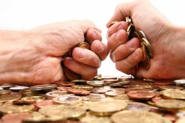 Τα μισά νοικοκυριά δεν πληρώνουν καθόλου φόρους