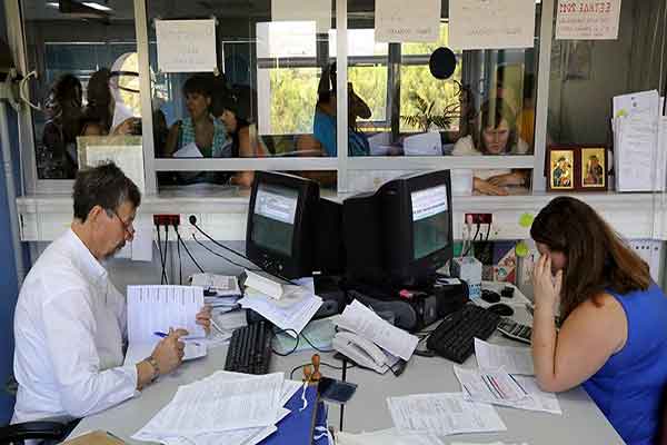 Ολοένα και περισσότεροι οι φόροι: Πληρώνουμε περισσότερα κι ακόμα χρωστάμε!