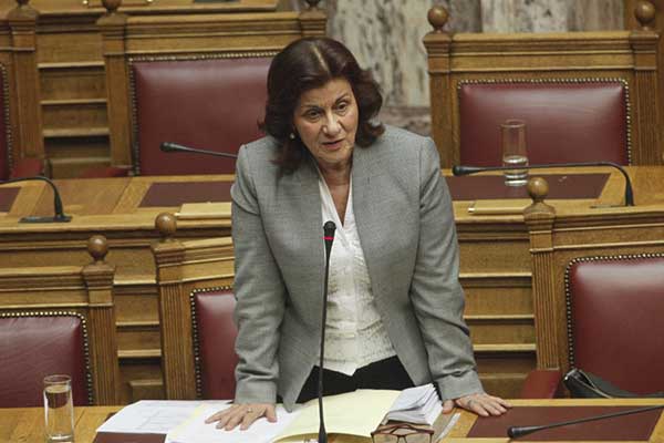 Φωτίου: Καμία αλλαγή τώρα στη μείωση επιδομάτων πολυτέκνων -Μέσα στο 2018 η αποκατάσταση