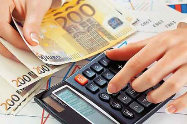 Οι πολίτες δεν πληρώνουν φόρους και το κράτος καθημερινά κάνει 700 κατασχέσεις