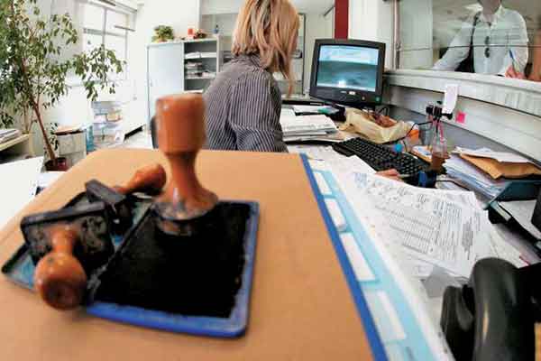 ΣΕΒ: 777 ευρώ ο μέσος μηνιαίος μισθός στον ιδιωτικό τομέα, 1.075 ευρώ στο δημόσιο