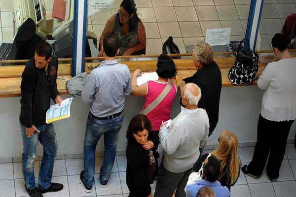 Με χίλιες κατασχέσεις την ημέρα «χτυπά» η εφορία 4,2 εκατομμύρια φορολογουμένους