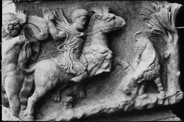 Επιστρέφει στην Ελλάδα τμήμα μαρμάρινης σαρκοφάγου του 200 μ.Χ που είχε κλαπεί