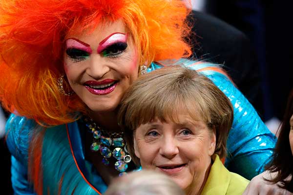 H Drag Queen που εξέλεξε Γερμανό Πρόεδρο και τράβηξε την προσοχή της Μέρκελ! [εικόνες] 