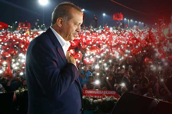 Ερντογάν μαινόμενος: Θα το πληρώσει η Ολλανδία - Φασιστική και ρατσιστική η Ευρώπη