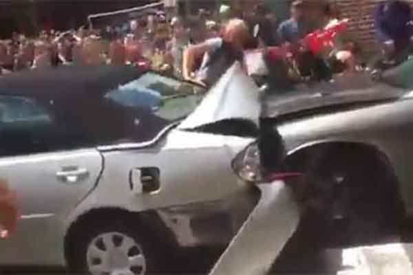 Σοκ στη Βιρτζίνια: Ενας νεκρός στις συγκρούσεις εθνικιστών-αντιρατσιστών 