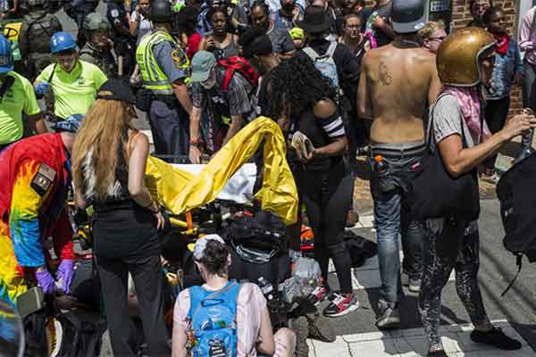 Τρεις οι νεκροί από τα βίαια επεισόδια μεταξύ εθνικιστών και αντιρατσιστών στη Βιρτζίνια