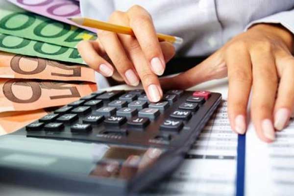 Μέτρα: Μείωση αφορολόγητου, μείωση συντάξεων και... αντίμετρα για να κλείσει η αξιολόγηση