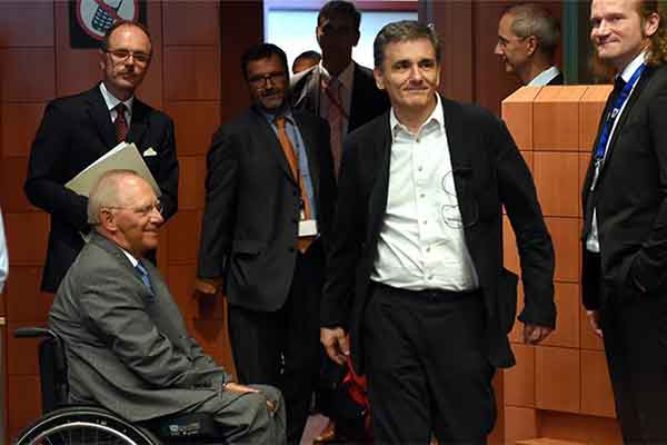 Σόιμπλε: Εξαιρετικός ο Τσακαλώτος, κρίμα που δεν τον εμπιστεύεται ο Τσίπρας