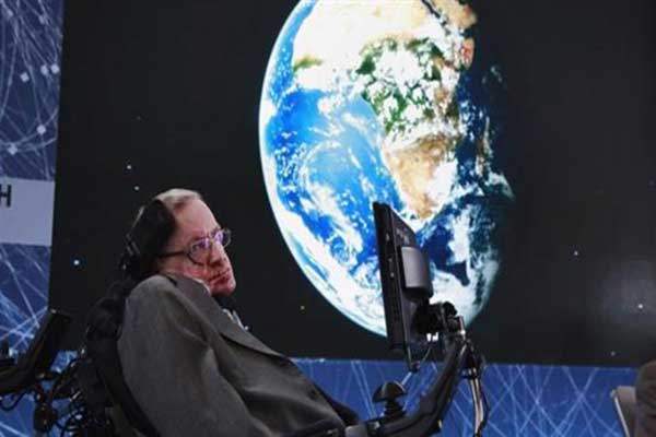 Τα λόγια του Στίβεν Χόκινγκ θα μεταδοθούν στο διάστημα με συνοδεία μουσικής του Βαγγέλη Παπαθανασίου