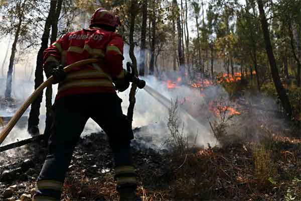 Η Πορτογαλία εκπέμπει SOS στην ΕΕ για να αντιμετωπίσει την πύρινη λαίλαπα 