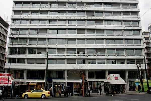 «Τρύπα» 1,7 δισ. στα έσοδα: Κάτω από το στόχο το πλεόνασμα