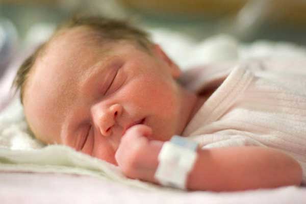 Βρετανία: Εγκρίθηκε η «δημιουργία» παιδιών από τρεις γονείς