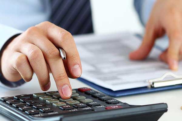 Διπλό χαράτσι σε ελεύθερους επαγγελματίες και αγρότες για τις εισφορές του 2018