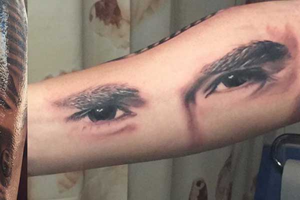 Συγκινητικό το τατουάζ του αδερφού του Παντελή Παντελίδη με τα μάτια του τραγουδιστή από τον Ηλείο Βασίλη Moral