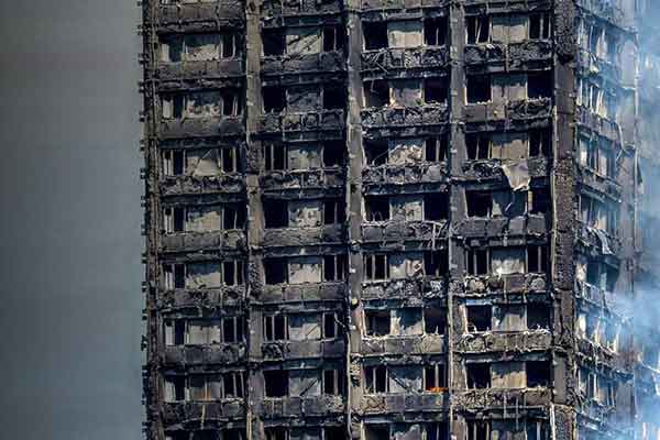 Λονδίνο: Ο «Πύργος της Κολάσεως» έγινε παγίδα θανάτου σε 15 λεπτά