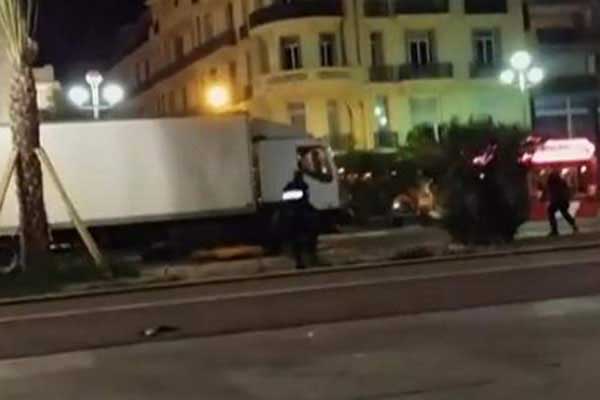 Βίντεο-ντοκουμέντο: Η στιγμή της εκτέλεσης του μακελάρη της Νίκαιας