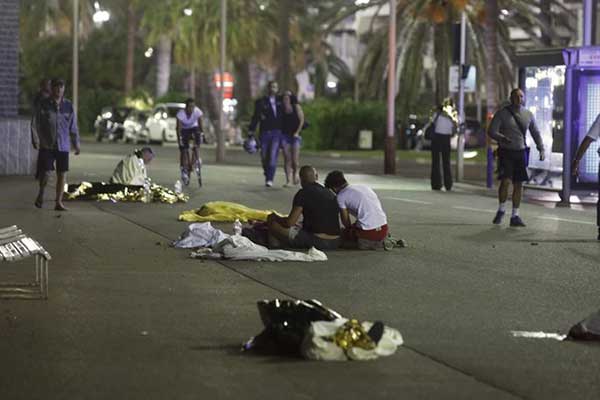 «Πτώματα εκτοξεύονταν στον αέρα σαν κόρινες του μπόουλινγκ»: Συγκλονιστικές μαρτυρίες από τη Νίκαια