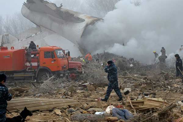 Λάθος του πιλότου έριξε το αεροσκάφος πάνω στα σπίτια στο Κιργιστάν