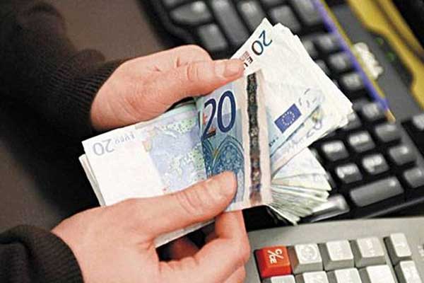 ΟΑΕΔ: Πιστώνονται σήμερα δώρο Χριστουγέννων και επίδομα 