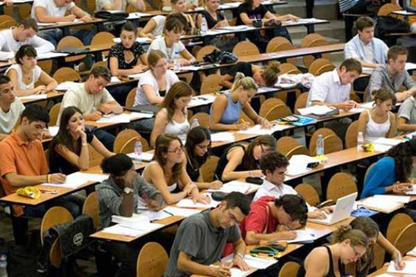 Ποιοι φοιτητές δικαιούνται επίδομα 4.700 ευρώ 