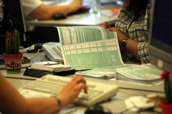 Αντίστροφη μέτρηση: Οι παγίδες στις φορολογικές δηλώσεις & το αφορολόγητο όριο