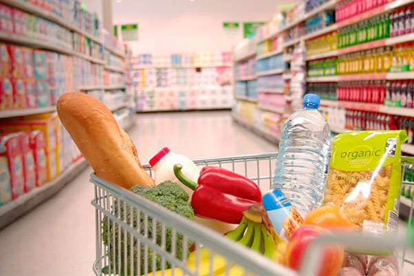 Ρεκόρ ακρίβειας: Απλησίαστα στην Ελλάδα γάλα, αβγά, ψωμί και ψάρια