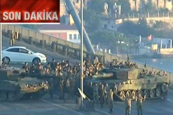 LIVE: Πραξικόπημα στην Τουρκία! Ηττήθηκαν οι στασιαστές! Πυρά στην υπηρεσία μυστικών πληροφοριών στην Άγκυρα - 1.563 στρατιωτικοί συνελήφθησαν