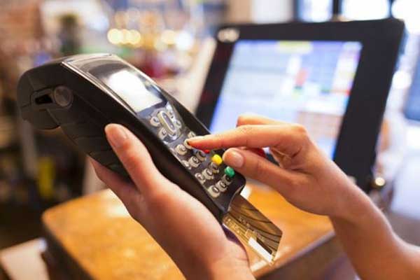 Από τους υδραυλικούς και τις ταβέρνες ξεκινά η υποχρεωτική εγκατάσταση POS